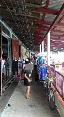 Bang Nok Khwaek Floating Market